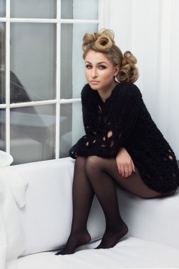 avangart saç modeli ile kız