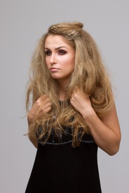 güzel sarışın kıvırcık