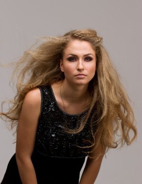 güzel sarışın kıvırcık