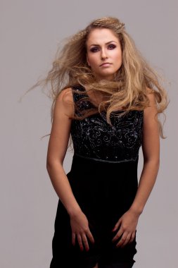 güzel sarışın kıvırcık