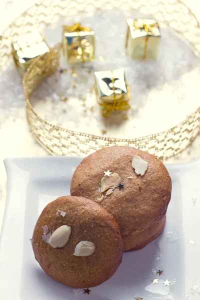 クリスマス プレゼントのナッツ クッキー — ストック写真