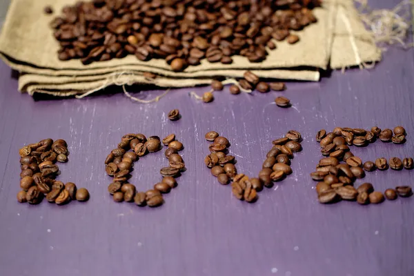 Granos de café con manzanilla — Foto de Stock