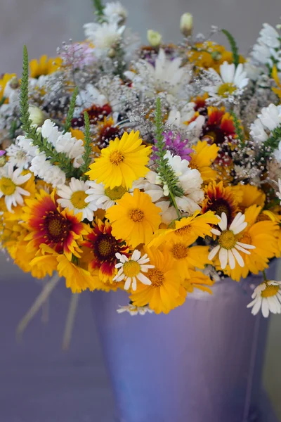 Belo buquê de flores silvestres — Fotografia de Stock