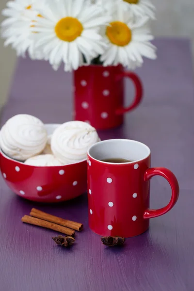 Red polka dot cup of tea — Stock Photo, Image