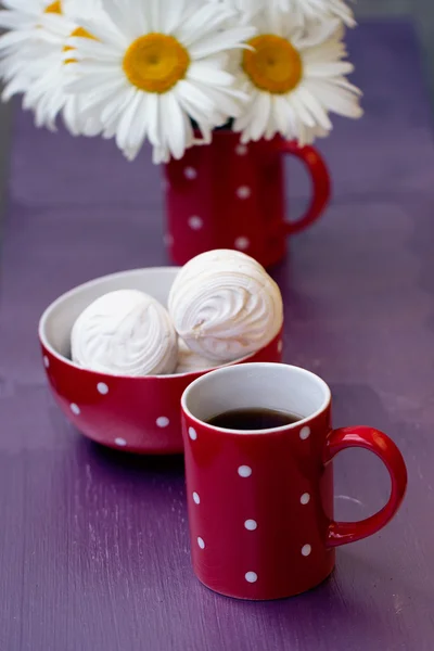 Red polka dot xícara de chá — Fotografia de Stock