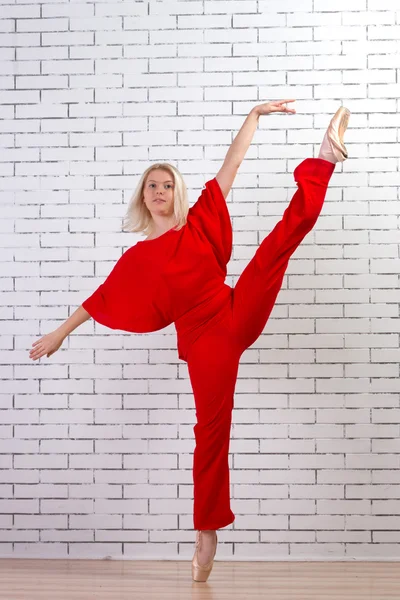 Bailarina de ballet (bailarina) bailando —  Fotos de Stock
