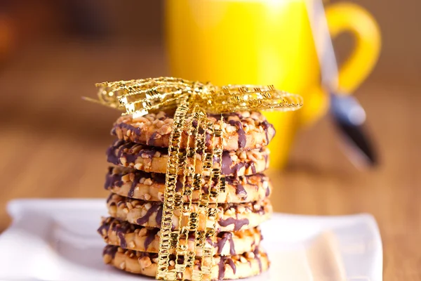 Biscoitos festivos amarrados com fita — Fotografia de Stock