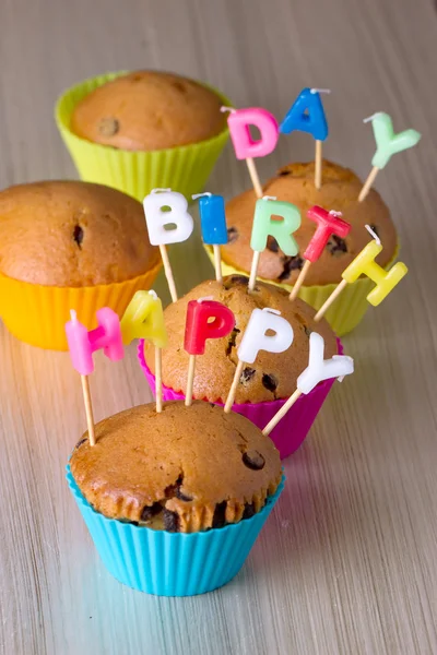 Feestelijke cupcake gegarneerd — Stockfoto