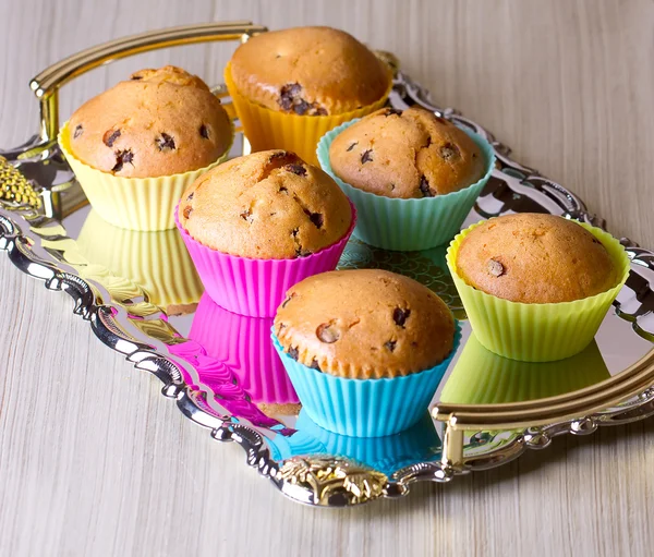 Cupcakes em pacote de varejo. Isolado em um branco . — Fotografia de Stock