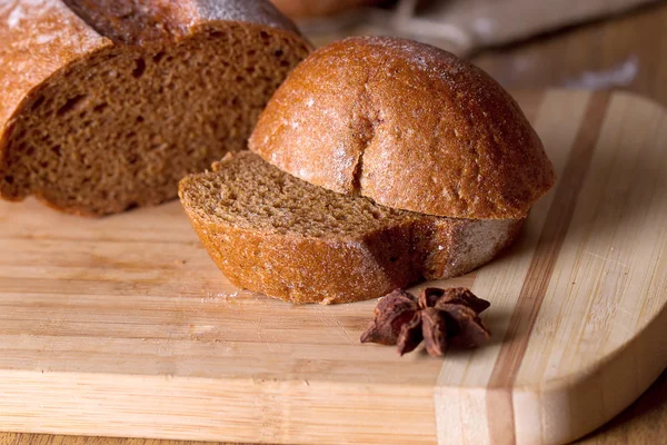 Hausgemachtes Brot gebacken — Stockfoto