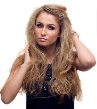 onun kıvırcık saçlı kız