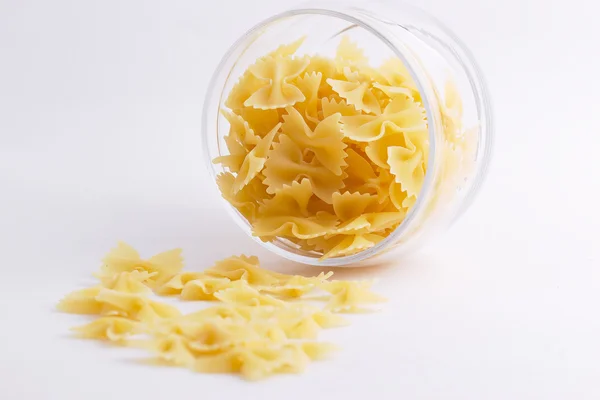Flerfärgad pasta isolerad på en vit bakgrund — Stockfoto