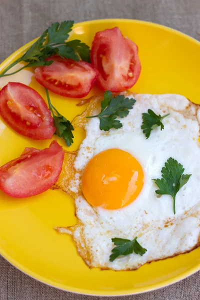 Huevos revueltos con tomates —  Fotos de Stock