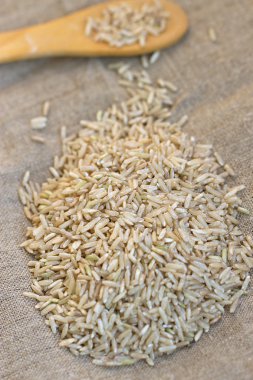 pişmemiş kahverengi pirinç