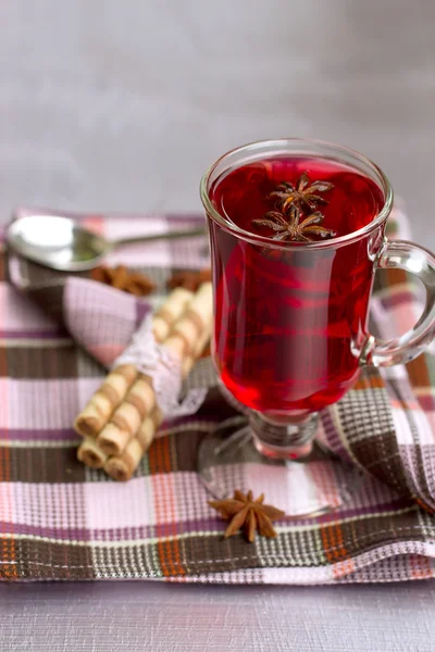 Rotoli di tè rosso e wafer — Foto Stock