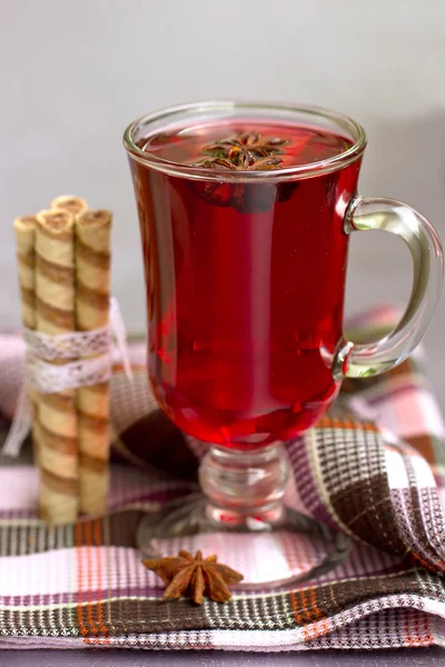 Red Tea and wafer rolls — Stock Photo, Image