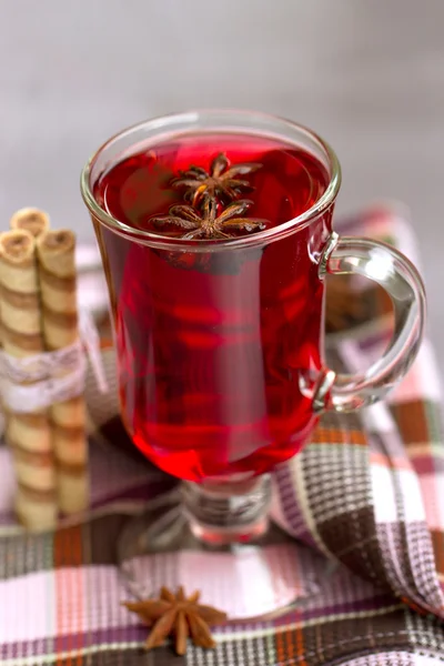 Red Tea and wafer rolls — Stock Photo, Image