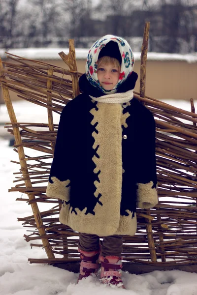 Babymädchen im alten russischen Stil — Stockfoto