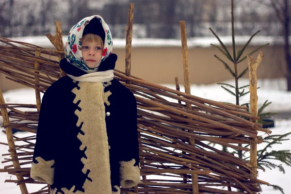 Bambina in vecchio stile russo — Foto Stock