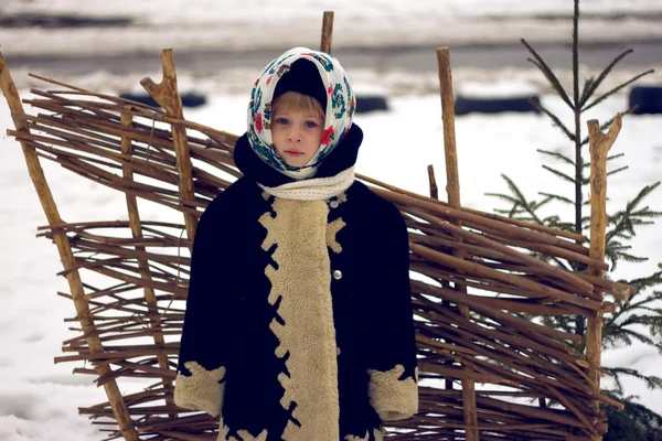 Bambina in vecchio stile russo — Foto Stock