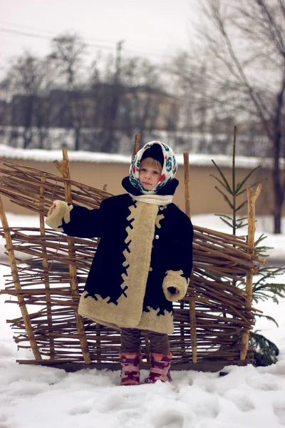Babymädchen im alten russischen Stil — Stockfoto
