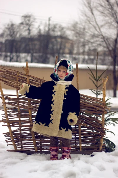 Bebê menina em estilo russo velho — Fotografia de Stock