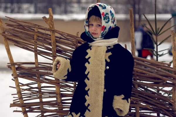 Bambina in vecchio stile russo — Foto Stock