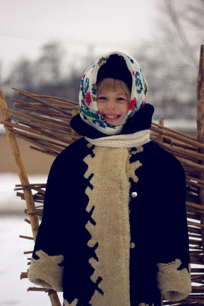 Babymeisje in oude Russische stijl — Stockfoto
