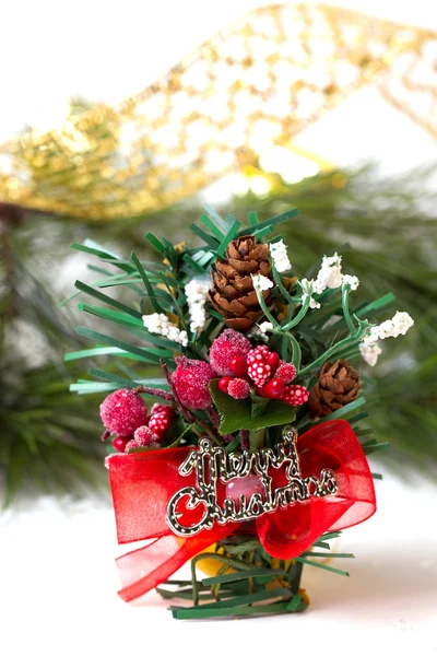 Cono y árbol de Navidad aislados — Foto de Stock