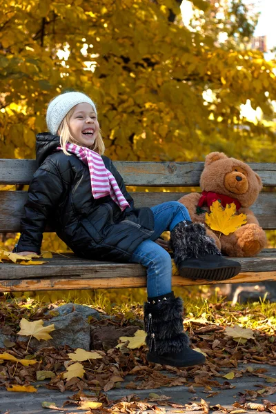 Hübsches kleines Mädchen — Stockfoto