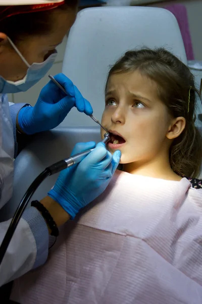 Girl at the dentist. — Stock Photo, Image