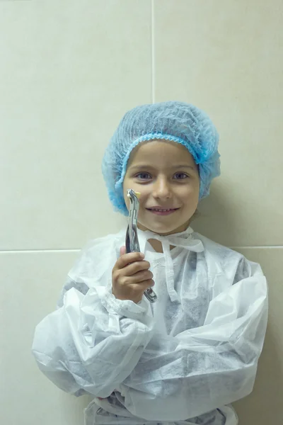 Criança brincando no médico dentista — Fotografia de Stock