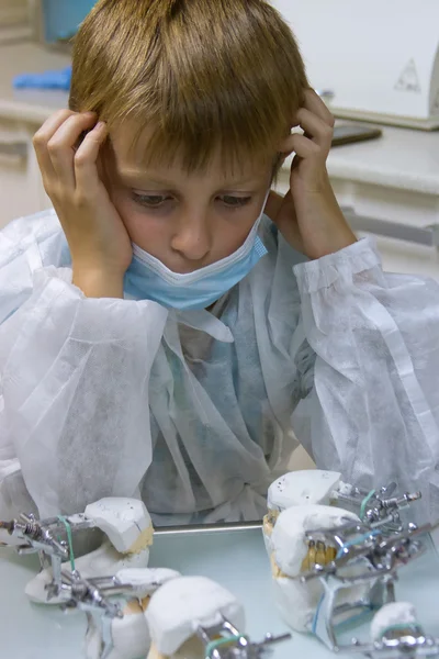 Boy wants to be an orthodontist — Stock Photo, Image