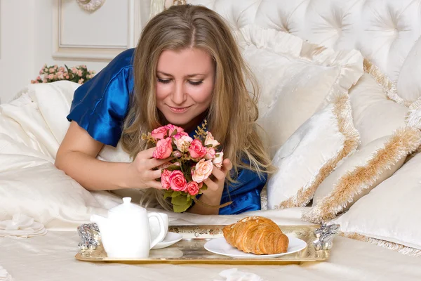 Morning coffee or tea in bed — Stock Photo, Image