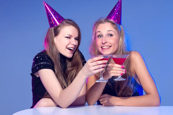 Portrait of a smiling girl holding cocktail — Stock Photo, Image