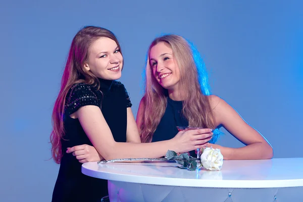 Happy girls with a drink in nightclub — Stock Photo, Image