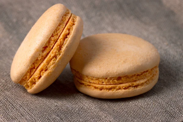 Vanilla macaroon on sacking — Stock Photo, Image