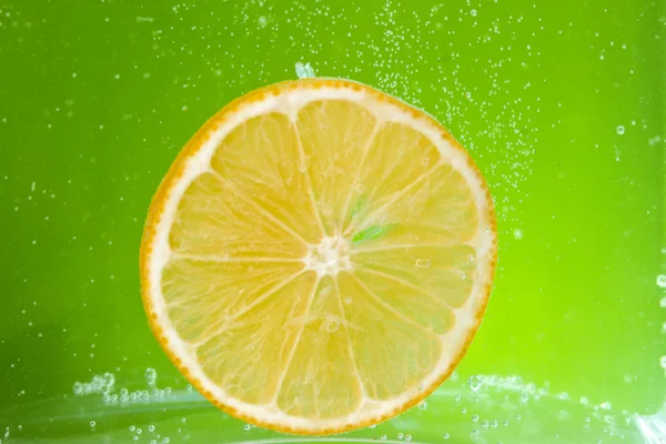 Citrus squeezer with lemons — Stock Photo, Image