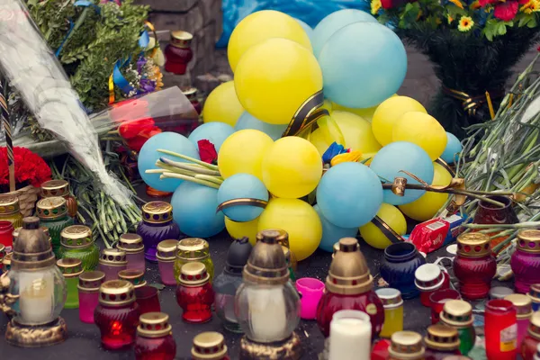 Kiev, Ucrânia, fevereiro: flores, lâmpadas — Fotografia de Stock