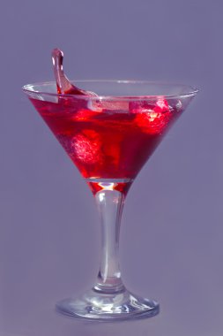 martini cam düşen su damlası