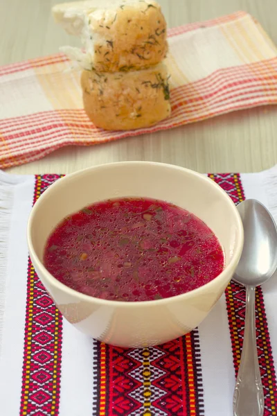 伝統的なウクライナ語スープ - 赤いボルシチ — ストック写真