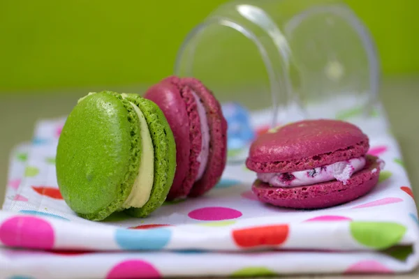 Macaroon in the bank — Stock Photo, Image