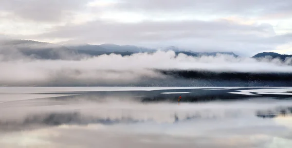 Korsa fjorden tidigt på morgonen Stockfoto