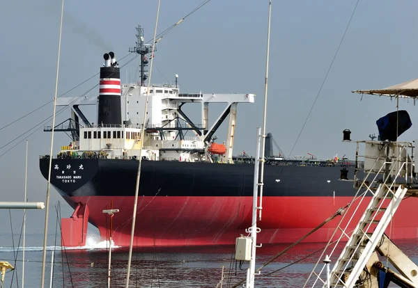 Takasago Maru leaving Dubai — Stock Photo, Image