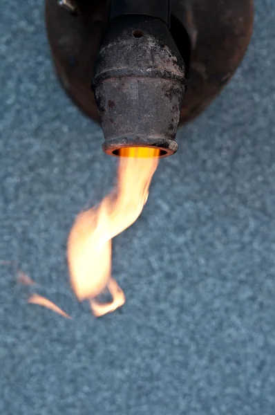 Blowtorch з вогнем — стокове фото
