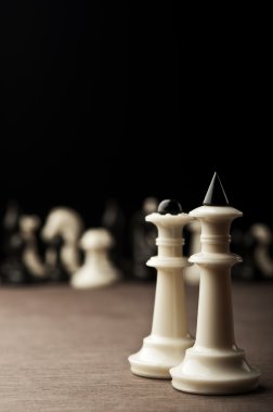 Beyaz satranç Kral ve Kraliçe