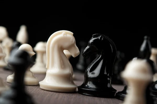 Confrontation of chess knights — Stock Photo, Image