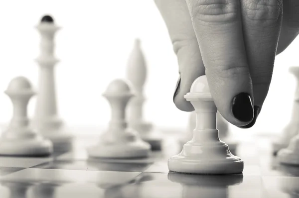 Woman play chess game — Stock Photo, Image