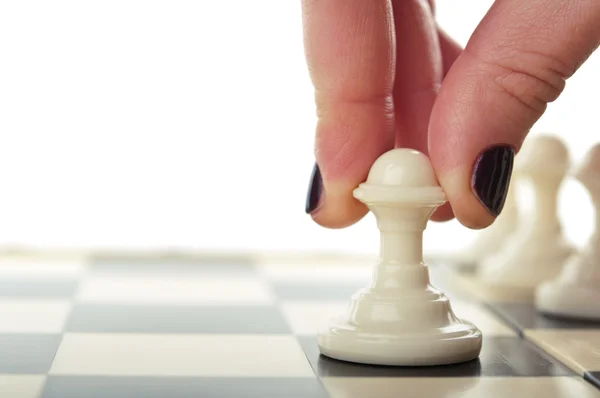 Kadın oyun satranç oyunu — Stok fotoğraf