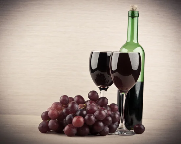 Red wine into glasses — Stock Photo, Image